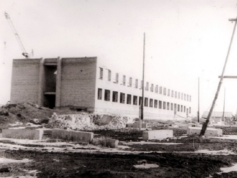 Строительство нового здания Сосновской школы. 1981 год